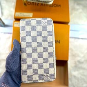 AUTHENTIC LV ZIP LONG WALLET